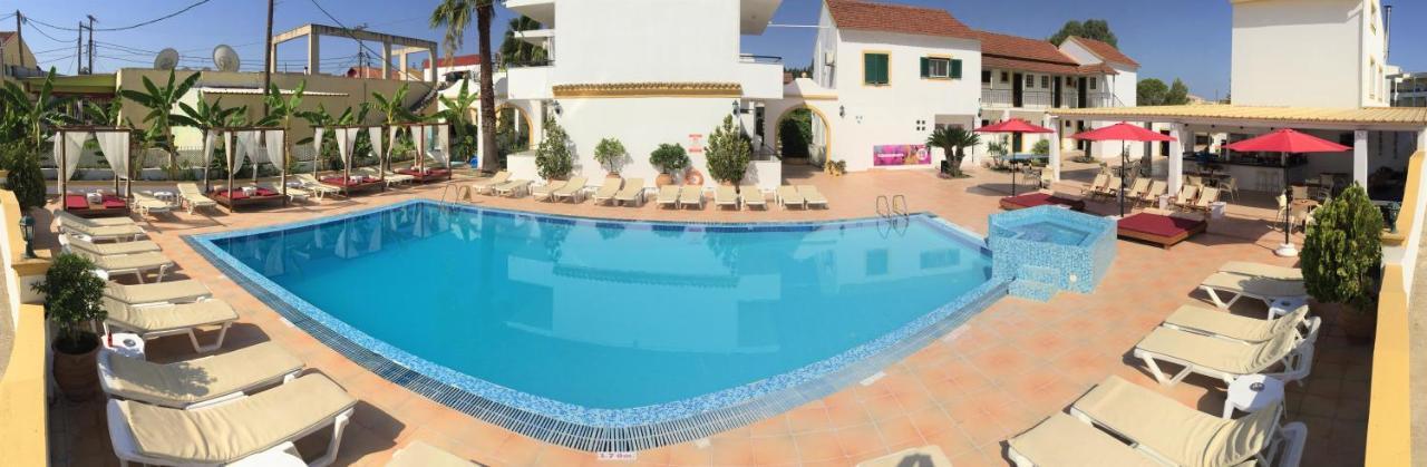 Oasis Beach Club Kávosz Kültér fotó