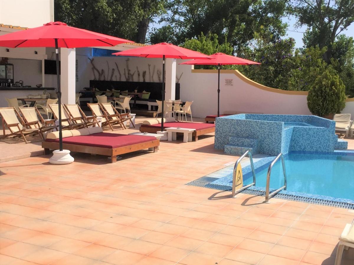 Oasis Beach Club Kávosz Kültér fotó