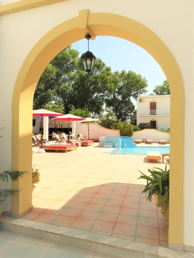 Oasis Beach Club Kávosz Kültér fotó