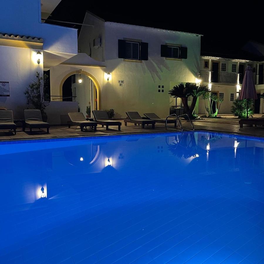 Oasis Beach Club Kávosz Kültér fotó