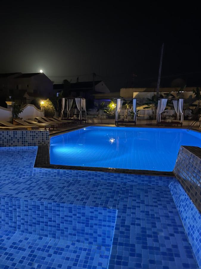 Oasis Beach Club Kávosz Kültér fotó